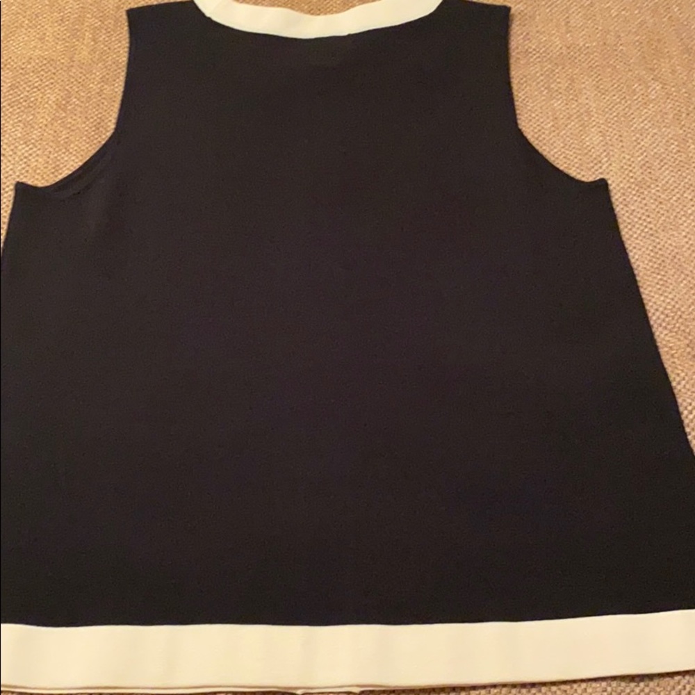 Ladies top - Picture 3 of 3